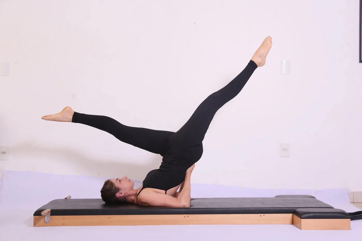 Exercício de Pilates Clássico no reformer, formação Round